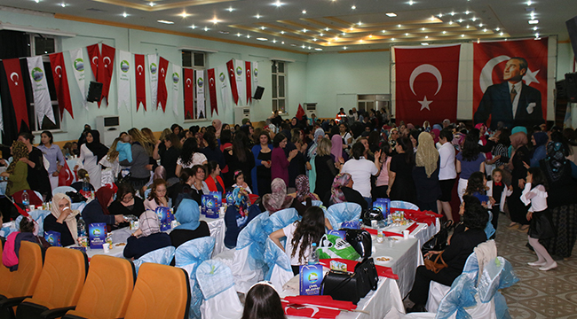 BAŞKAN GÜVEN ÇİVRİLLİ ANNELERİ YALNIZ BIRAKMADI!