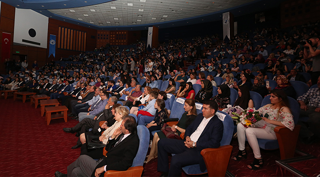 PAÜ’DE YAŞAM VE FORM TEMALI DEFİLE DÜZENLENDİ