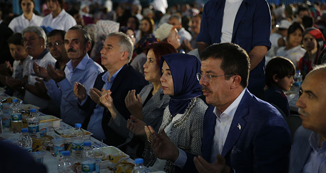 BÜYÜKŞEHİR’İN GÖNÜL SOFRASI FATİH’E KURULDU