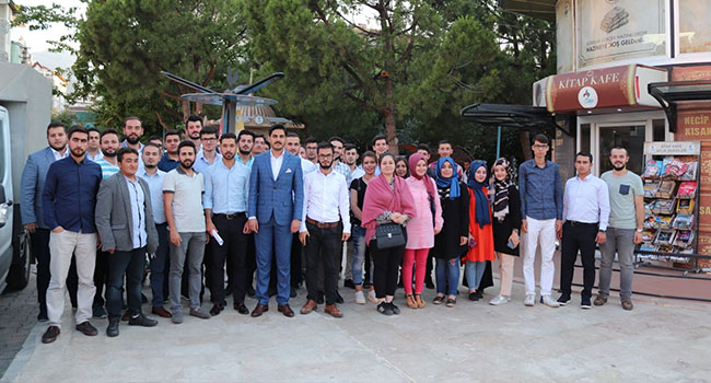 AK GENÇLİK GECE GÜNDÜZ ÇALIŞIYOR