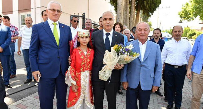 BAKAN ZEYBEKCİ VE VALİ KARAHAN KARNE DAĞITTI