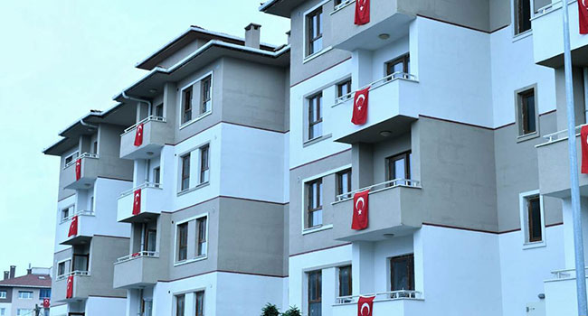 KONUTLAR HAK SAHİPLERİNE TESLİM EDİLDİ