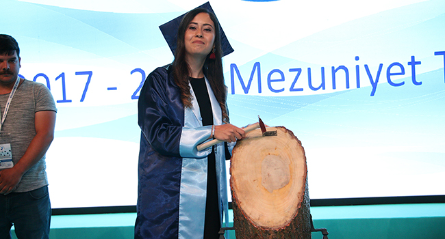 PAÜ 2017-2018 YILI MEZUNLARINI VERDİ