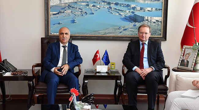 ÖNCE KARAHAN’I ZİYARET ETTİ SONRA SERGİYİ