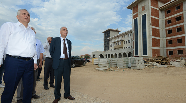 HAYIRSEVER ABALIOĞLU’NUN YAPTIRDIĞI OKULLARDA SONA GELiNDi