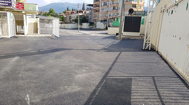 BAŞKAN TALİMATI VERDİ STADIN ÖNÜ ASFALTLANDI