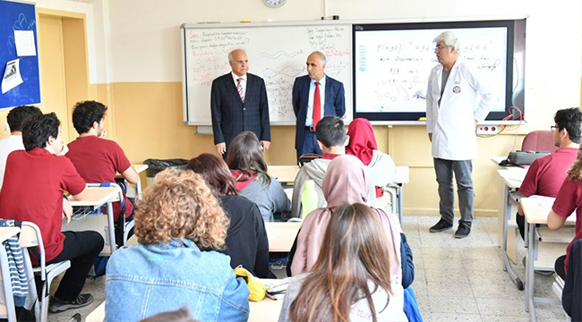 VALi KARAHAN, ERBAKIR FEN LiSESi’Ni ZiYARET ETTi