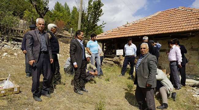ÇAMELi’DE ESKİ MEDRESE CAMii OLARAK HiZMET VERiYOR