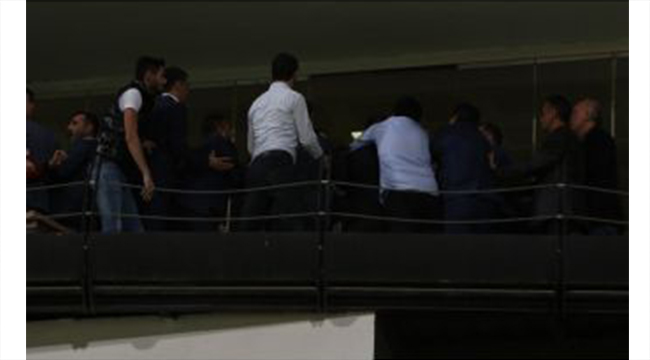 MANİSASPOR-DENİZLiSPOR MAÇINDA GERGiNLiK ÇIKTI