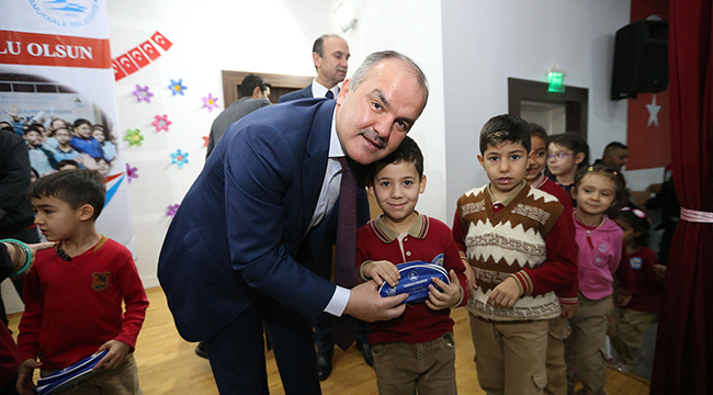 GÜRLESİN, DİŞ MACUNU VE FIRÇASI DAĞITTI
