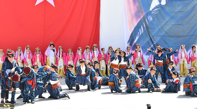 ÇOCUKLAR GÜNÜNÜ KUTLADI