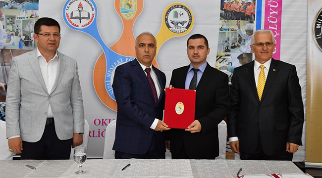 PROTOKOLE 42 SANAYİCİ VE İŞADAMI İMZA ATTI