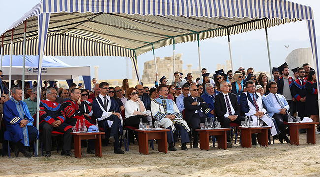 300 ÖĞRENCİ ANTİK KENTTE MEZUN OLDU