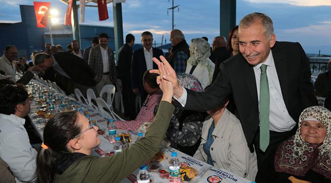 İFTAR SOFRASI BU KEZ GÖVEÇLİK’TE KURULDU