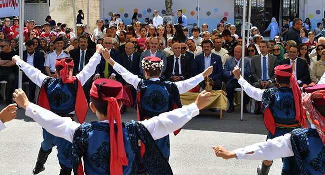 BAKAN ZEYBEKCİ VE VALİ KARAHAN KARNE DAĞITTI
