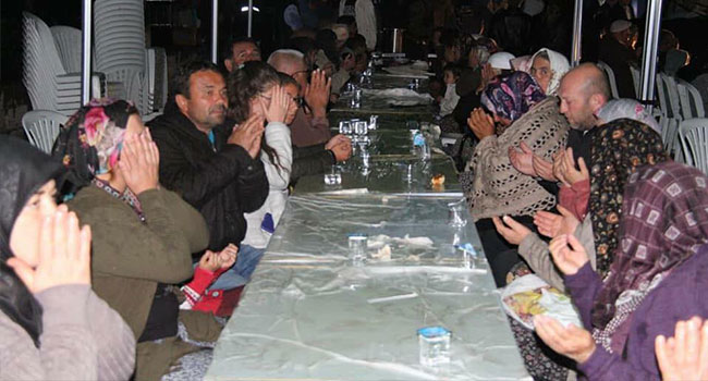 ÇİVRİL’DE İFTAR SOFRASI 27. KEZ KURULDU