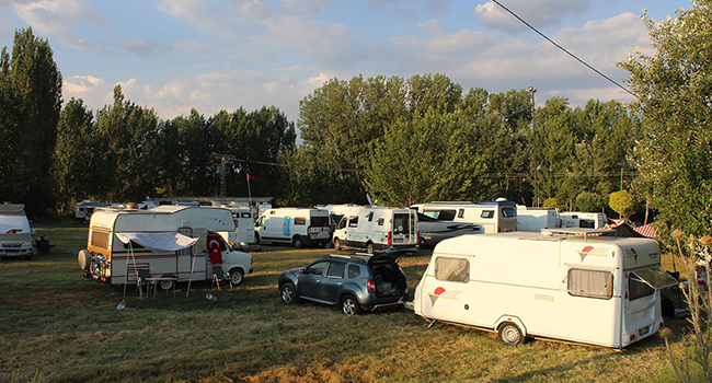 ÇAL’DA KARAVAN VE ÇADIR SEZONU AÇILDI