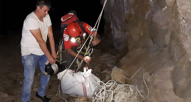 DENİZLİ AKUT’TAN KEÇİ KURTARMA OPERASYONU