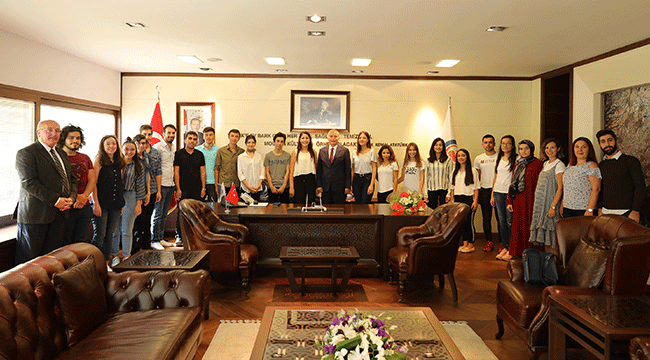 GENÇLERDEN BAŞKAN ZOLAN’A TEŞEKKÜR ZİYARETİ