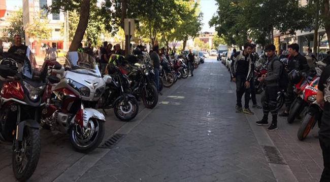 ÖLEN ARKADAŞLARI İÇİN BİR ARAYA GELDiLER