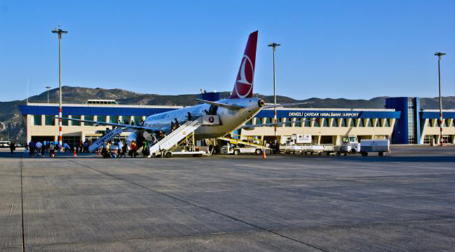 ÇARDAK HAVAALANI YOLCU SAYISI YÜZDE 22 ARTTI