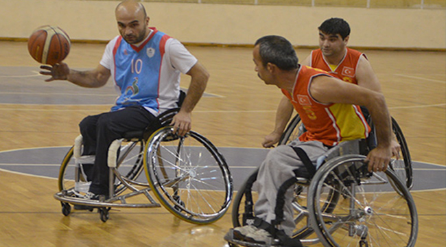 PAMUKKALE BELEDİYESPOR SAHAYA İNİYOR