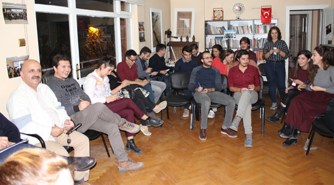 DENİZLİM DENİZLİLİ GENÇLERİ YALNIZ BIRAKMIYOR