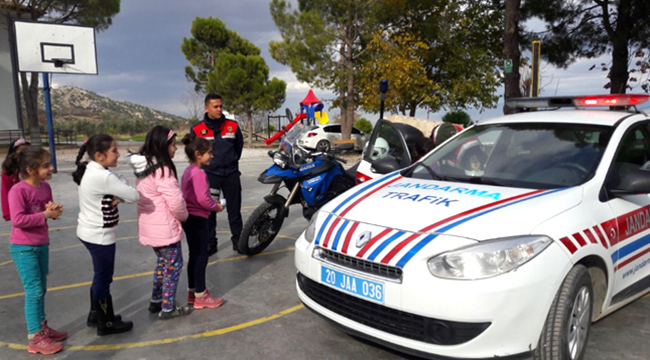 JANDARMADAN MİNİKLERE TRAFİK DERSİ