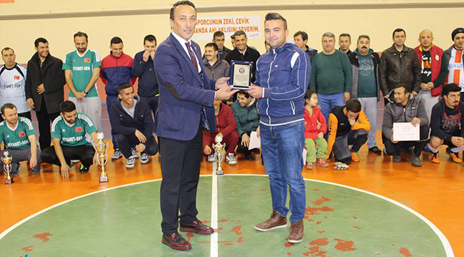 ÇAL’DAKİ FUTSAL TURNUVASI TAMAMLANDI