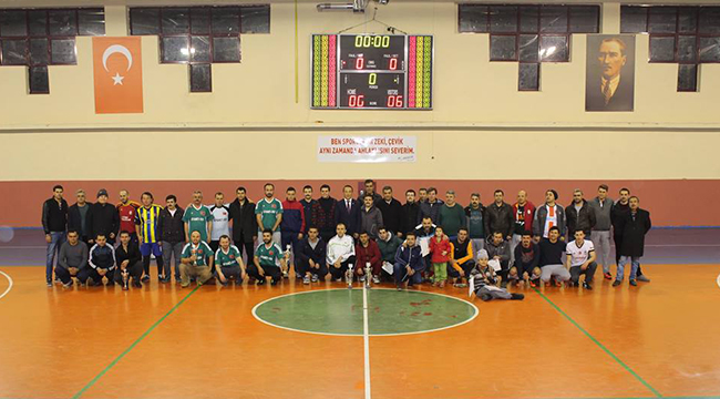 ÇAL’DAKİ FUTSAL TURNUVASI TAMAMLANDI