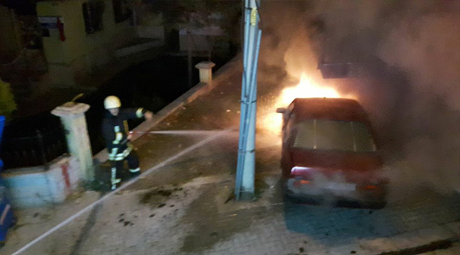 TOPRAKLIK’TAKİ ARAÇ YANGINI KORKUTTU