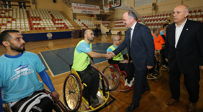 GÜRLESİN BASKETBOL TAKIMINA MORAL VERDİ