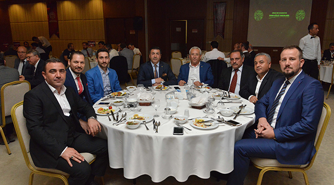 ERDOĞAN ÜYELERİ İLE YEMEKTE BULUŞTU