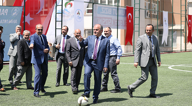 ANAFARTALAR LİSESİ’NE HALI SAHA VE TESİS