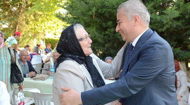 DENİZLİ PROTOKOLÜ ANNELERİN GÜNÜNÜ KUTLADI