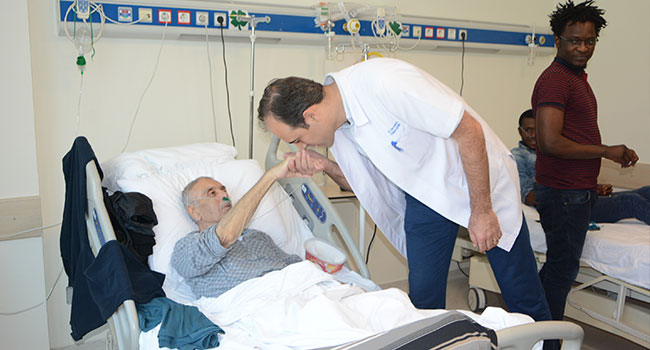 HASTANE YÖNETİMİ HASTA VE PERSONELLE BAYRAMLAŞTI
