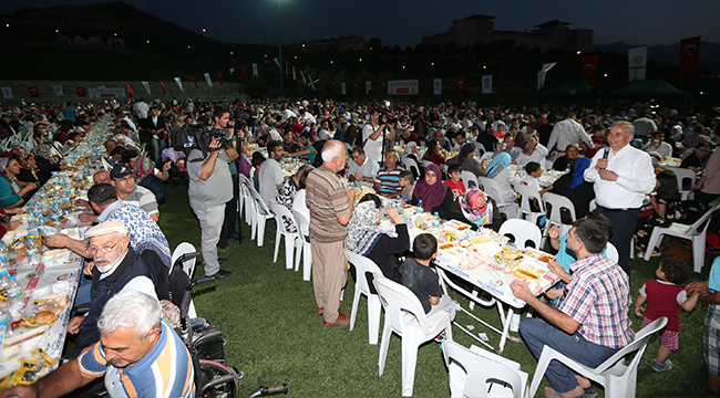 BAŞKAN ZOLAN BİNLERİ AĞIRLADI