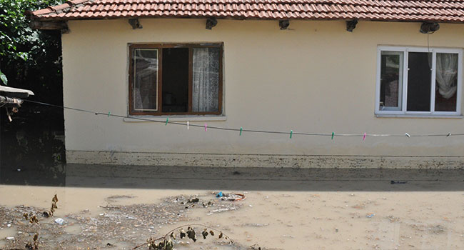 SAĞANAK YAĞMURDAN BAZI ALT GEÇİTLERİ SU BASTI