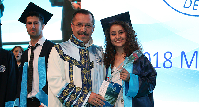 PAÜ 2017-2018 YILI MEZUNLARINI VERDİ