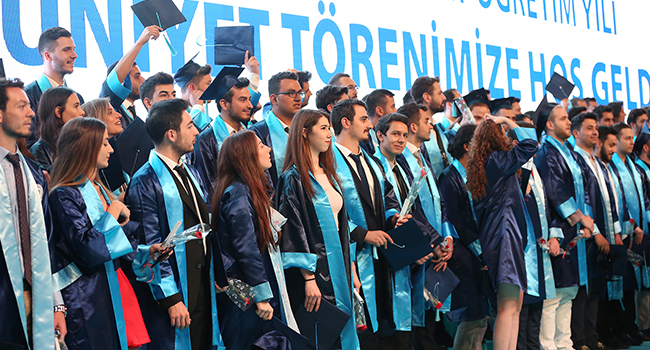 PAÜ 2017-2018 YILI MEZUNLARINI VERDİ
