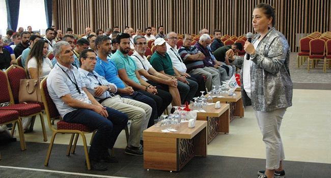 SEMİNERE 250 ANTRENÖR KATILDI