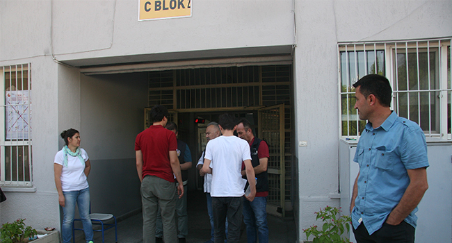 ÜNİVERSİTE ADAYLARI OKULLARA KOŞARAK GELDİ