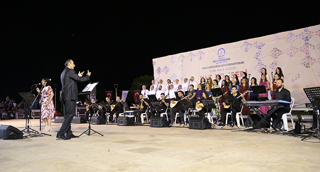 İZLEYENLER UNUTULMAZ BİR GECE YAŞADI