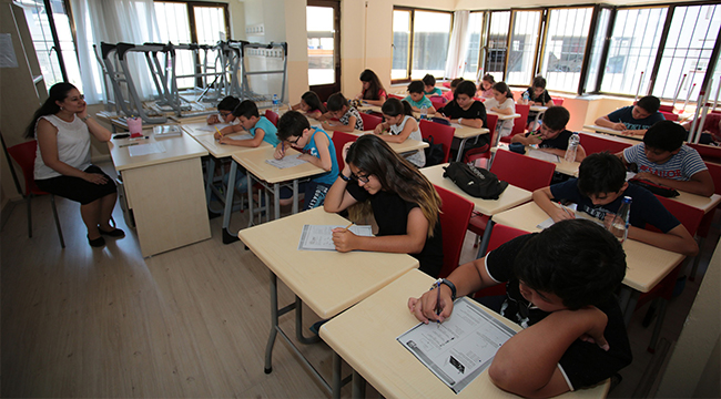HEM ÖĞRENİYOR HEM EĞLENİYORLAR