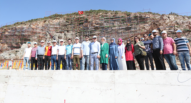GÜRLESİN GENÇLERE PROJELERİNİ ANLATTI