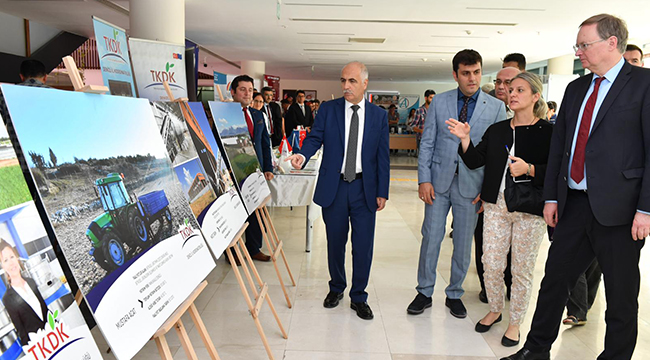 ÖNCE KARAHAN’I ZİYARET ETTİ SONRA SERGİYİ