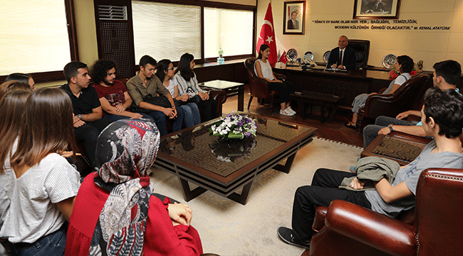 GENÇLERDEN BAŞKAN ZOLAN’A TEŞEKKÜR ZİYARETİ