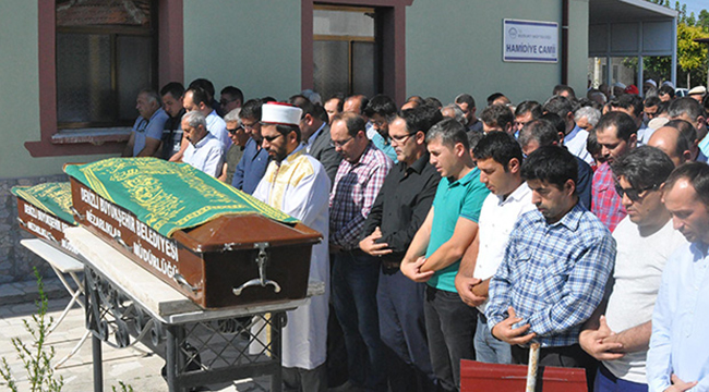 CENAZEDE GÖZYAŞLARI SEL OLUP AKTI