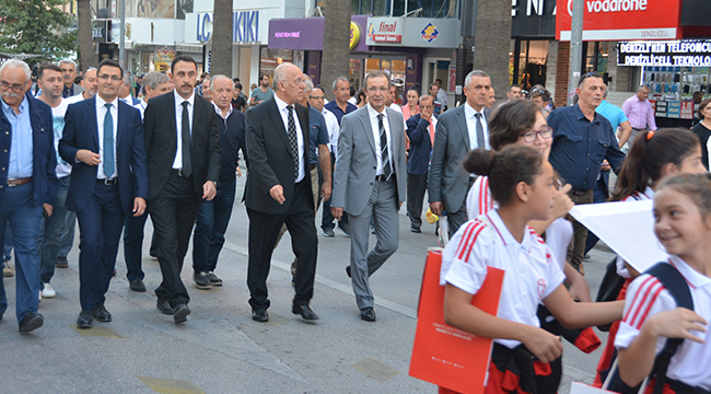 KUTLAMALAR KORTEJLE BAŞLADI