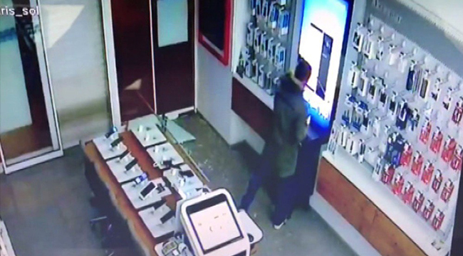22 SANİYELiK HIRSIZLIK ANI KAMERADA